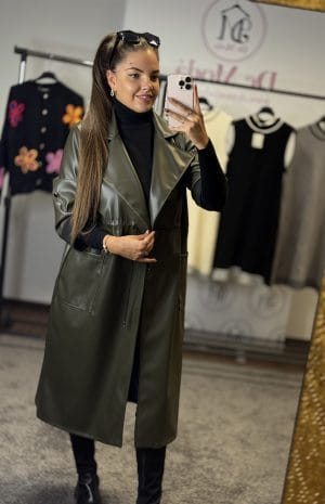 Derekánál megköthető,hosszú,műbőr kabát-keki