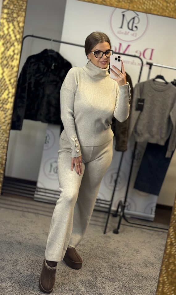 Puha,meleg,elasztikus kétrészes szett,ujjánál gyönyörű gyöngyökkel-bézs