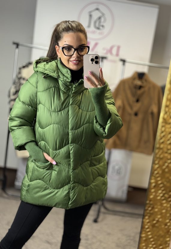 Kényelmes,könnyed,pufi télikabát szűkített ujjal-pisztácia zöld