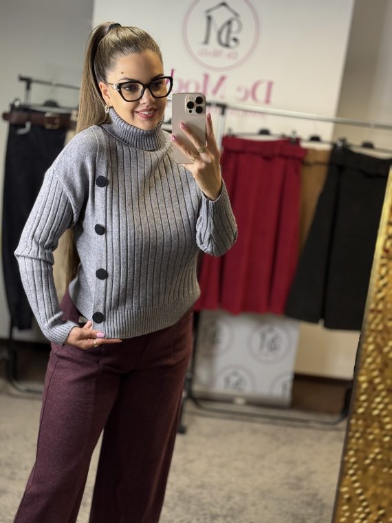 Oldalt gombos,kötött,puha anyagú garbós pulóver-szürke