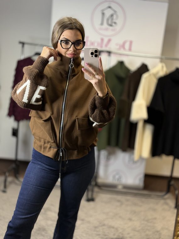 LOVE feliratú,kötött ujjú,cipzáros rövid kabát-csokibarna