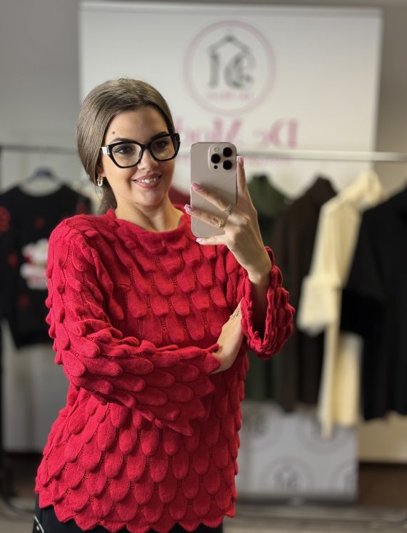 Különleges fazonú,kötött,puha anyagú,elasztikus,hosszított felső-piros