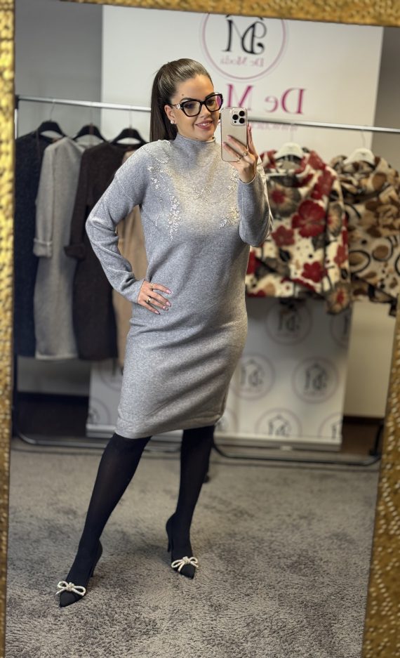 Meleg,puha anyagú,elasztikus hosszú,garbós ruha,különleges dísszel-szürke