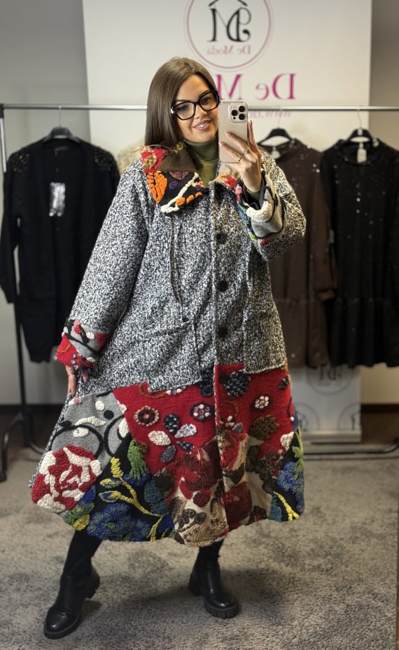 Egyedi,hosszú,galléros buklé kabát-világosabb szürke alap