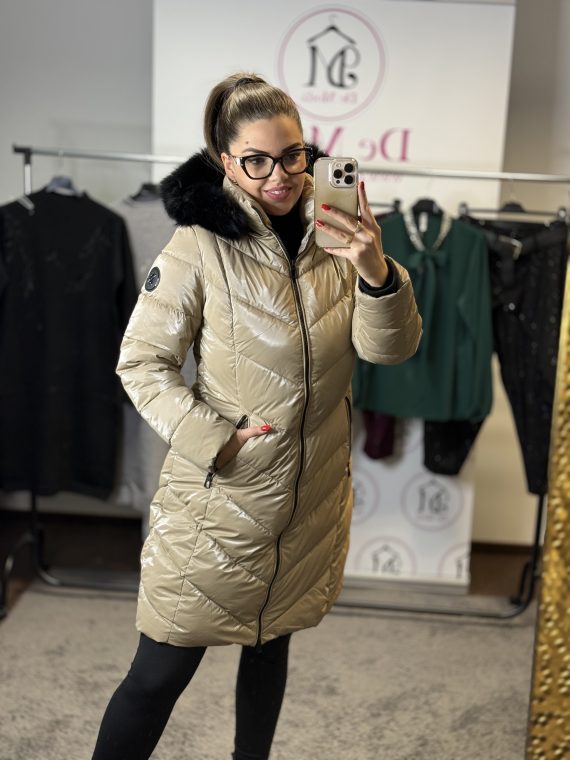 Karcsúsított,szatinált fényű télikabát-cappuccino