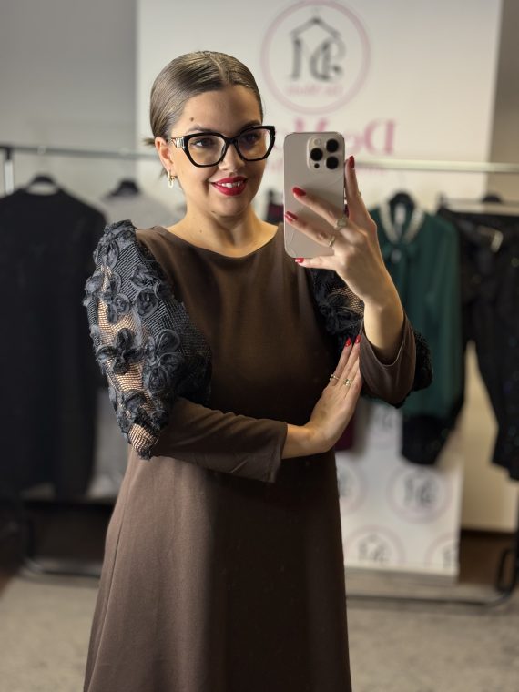 Alkalmi ruha,különleges,buggyos ujjal-sötétbarna