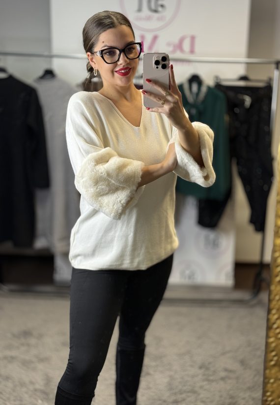 V nyakú,elasztikus felső szőrmés ujjal-fehér