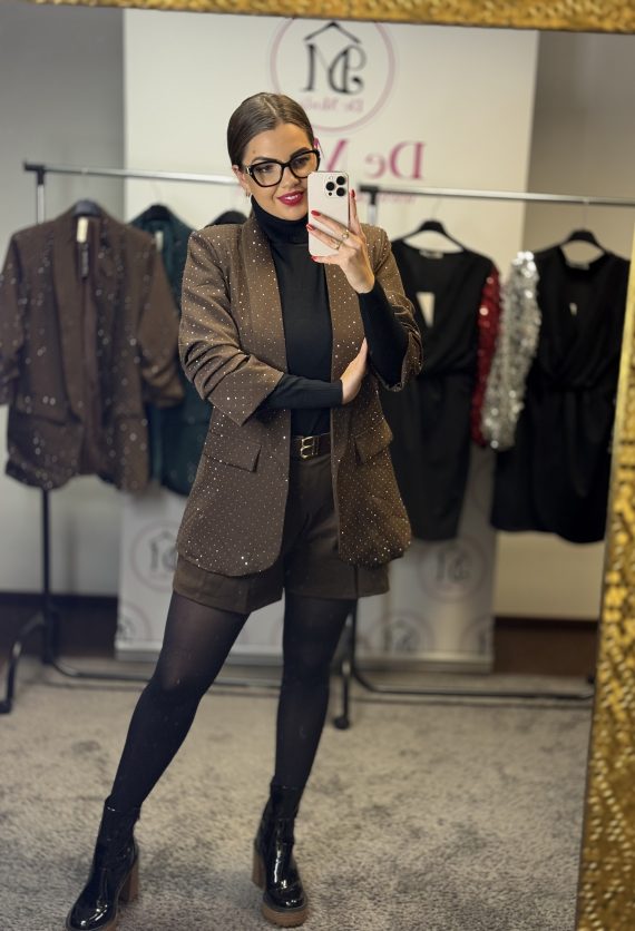 Csillogó,apró ezüst színű strasszköves,háromnegyedes ujjú zakó-csokibarna