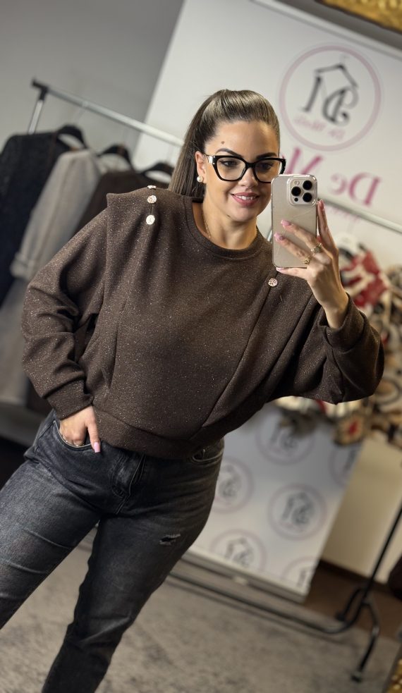 Vállánál fodros, arany színű gombokkal díszített,enyhén csillámos felső-csokibarna