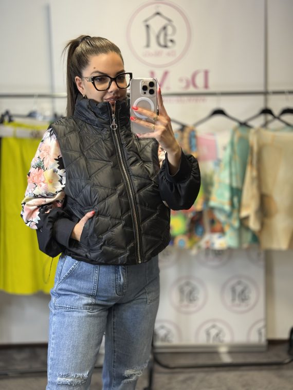 Rövid fazonú,steppelt mellény-fekete