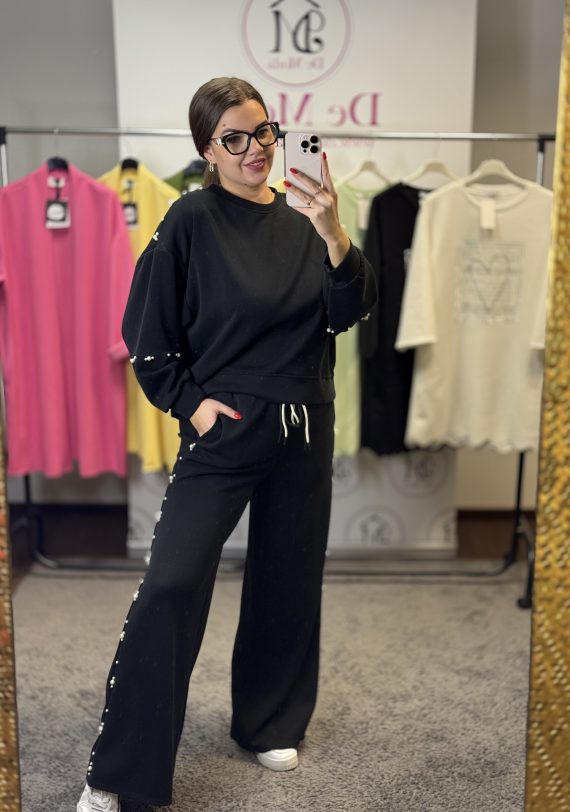 Prémium minőségű,pihe-puha anyagú,gyöngyökkel díszített melegítő-fekete