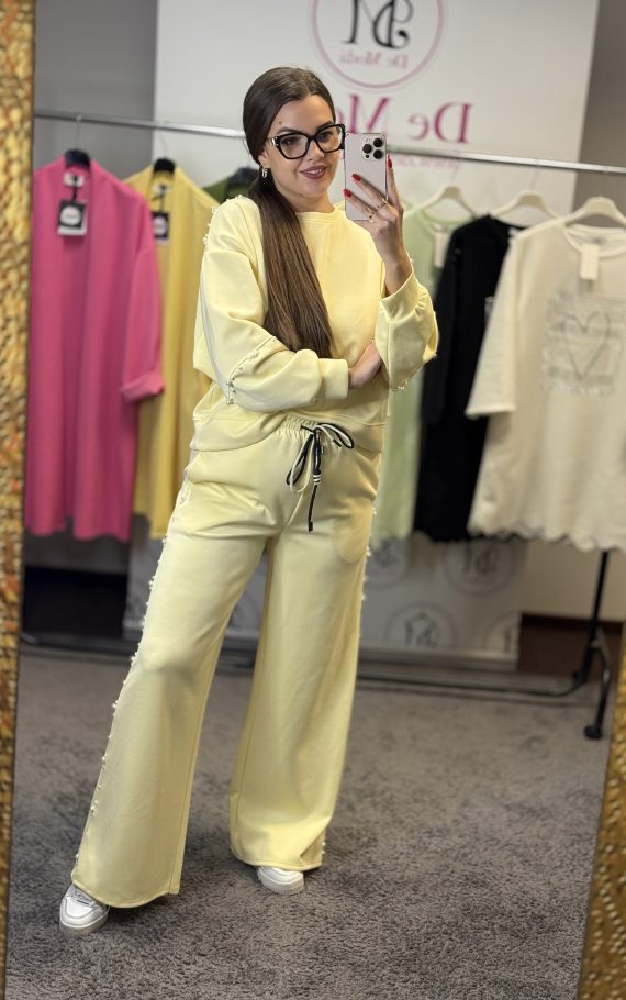 Prémium minőségű,pihe-puha anyagú,gyöngyökkel díszített melegítő-sárga