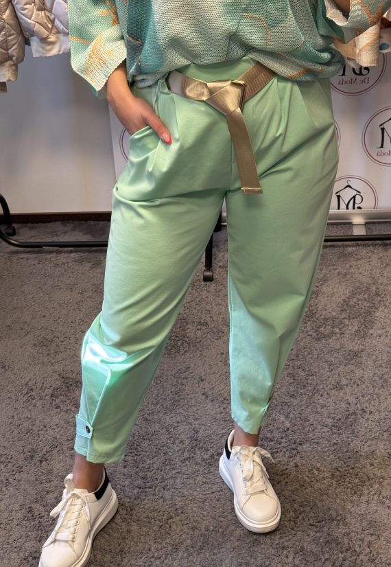 MOM fazonú,szárán gombos,elasztikus nadrág,hozzá tartozó övvel-menta