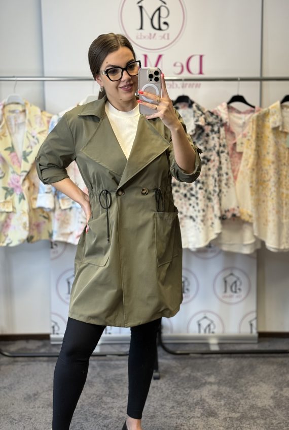 Derekánál megköthető,karjánál gombos ballonkabát-keki