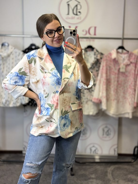 Puha anyagú,elasztikus,virágos zakó-fehér alapon kék,púder virágok