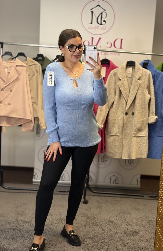 Vékony,kötött tunika,mellénél gyöngy dísszel-babakék