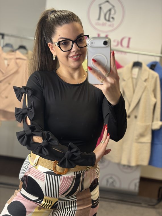 Elasztikus,masnis ujjú felső-fekete