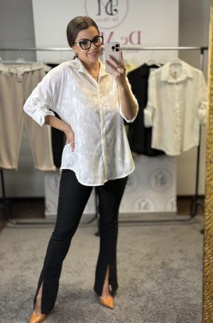 Puha anyagú,színével,anyagával megegyező virágos mintával-fehér